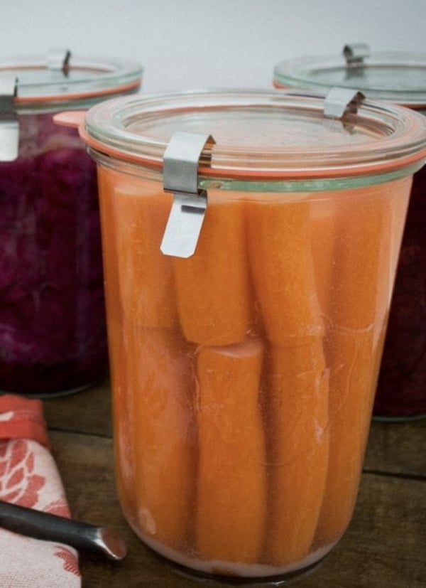 Probiotic carrot sticks