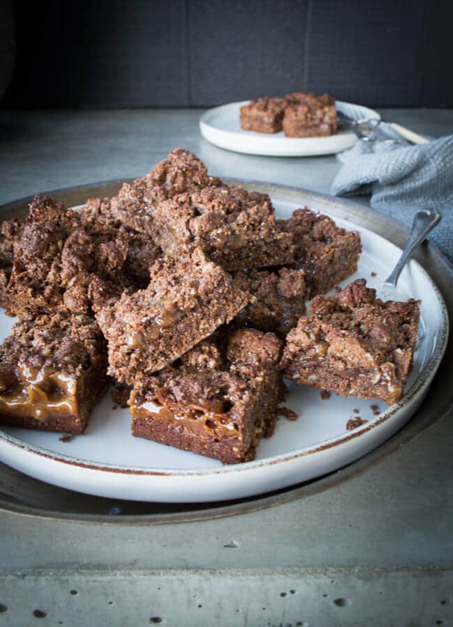 Chocolate caramel muesli slice - This Chocolate Caramel Muesli Bar is a delicious, nut-free, whole foods lunchbox treat. It's easy to make and has variations for gluten and dairy free too.