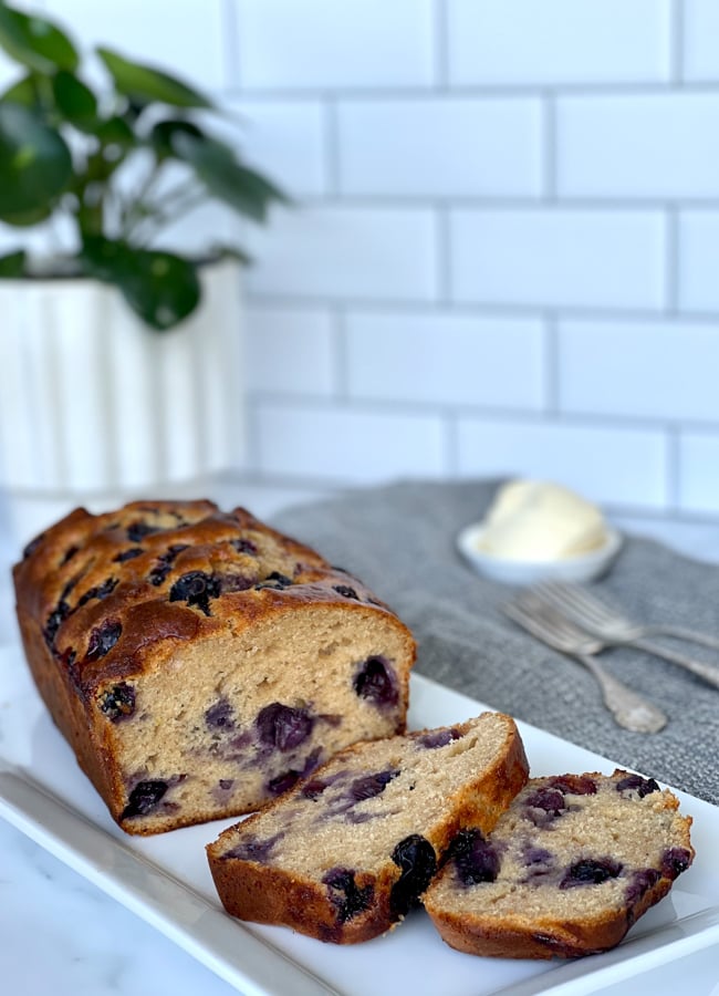 This Lemon Blueberry Yoghurt Tea Cake is a classic combination of blueberry and lemon is so perfect in this moist yoghurt cake.