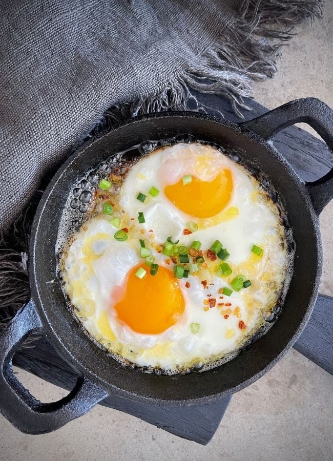 These Garlic Fried Eggs are such a delicious, quick and easy breakfast, snack or light meal and by far my current favourite way to eat eggs.