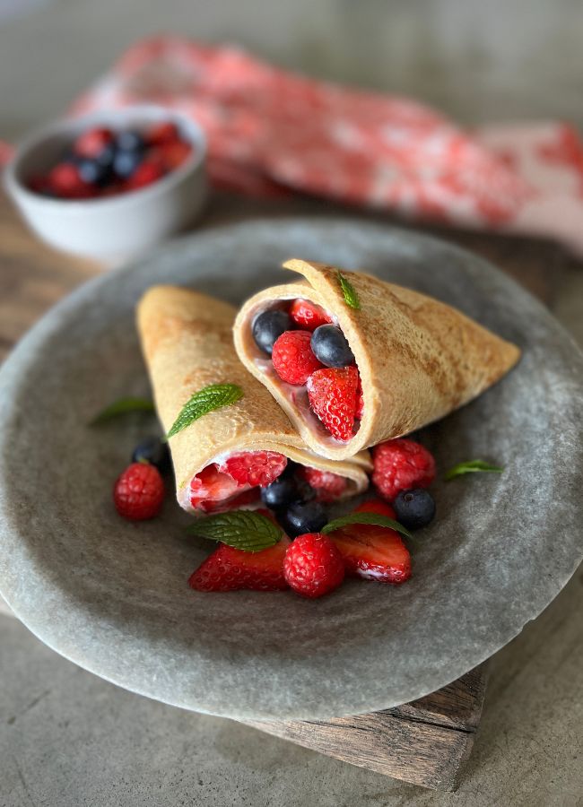 There’s nothing better than berries and yoghurt wrapped up in these Spelt Buckwheat Berry Rolls. This simple recipe makes a great breakfast, snack or dessert.