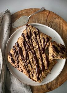 This quick and easy to make Peanut Butter Oat Slice is a sustaining, filling brekkie or afternoon tea. It’s simple, nourishing and delicious. Bonus points is that it freezes well too. Simply pop in the oven or on the sandwich press to reheat it.