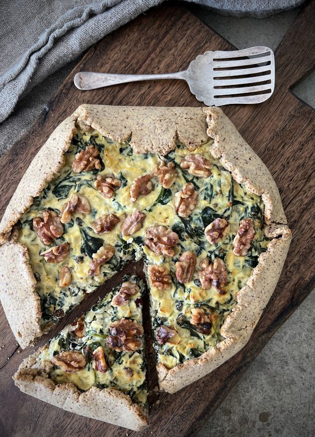 Elevate your mealtime with this protein rich Spinach Ricotta Galette – a perfect blend of tender spinach, creamy ricotta, and nutty pastry. A rustic dish that’s both easy and elegant. Get ready to indulge in the savoury goodness of this simple tart.
