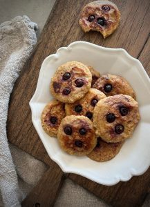 This simple, blend and cook Lemon Blueberry Oatcakes are like a really substantial, hearty pancake. They are so quick to make and good for brekkie, morning tea and pack well in the lunchbox. My kids really love them both warmed and cold.