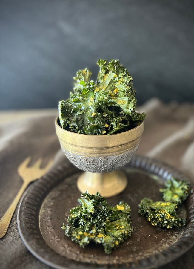 These Kale Chips are seriously easy to make and incredibly moorish. I love them with cheesy nutritional yeast, but I have also included a couple of other flavour combinations I enjoy.
