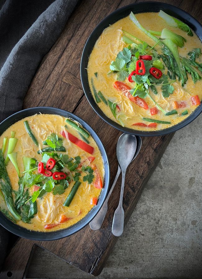 This Quick Thai Red Curry Noodle Soup is a recipe that not only promises a burst of Thai-inspired goodness but also does so with utmost ease. Life has a way of keeping us on our toes, and in those moments when time is of the essence, this recipe emerges as a true kitchen saviour.