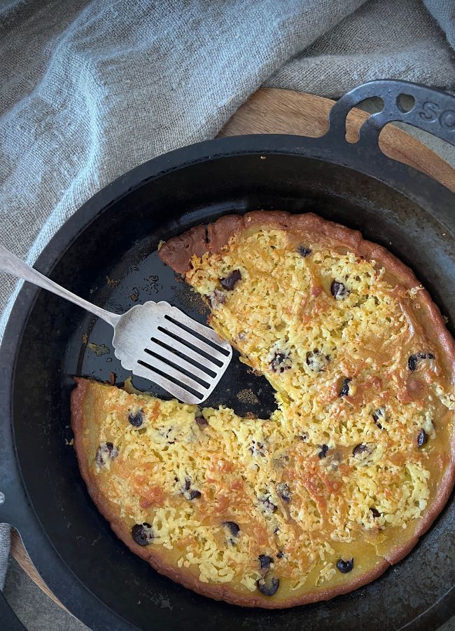 Socca is a savoury French-Italian pancake style flatbread. It is a fairly neutral-tasting dish, made alive with generous seasonings and the toppings of your choice.
