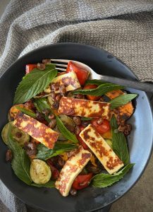 This BBQ Haloumi Vegetable Salad is an easy vegetarian meal made flavoursome by the BBQ and a cracking dressing to drizzle over.