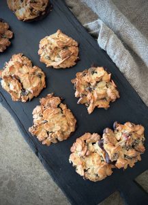 This Nut Florentine is a really delicious, easy to make protein rich treat. The crispy, chewy tops and the finishing touch is dipping the bases in rich dark chocolate for the ultimate indulgence!