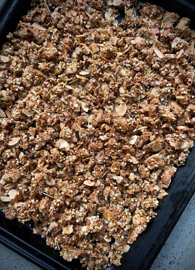 This gluten-free granola uses nut butter as a great source of energy for the day and a great flavour to completement the rice flakes, buckinis, almonds and coconut.
