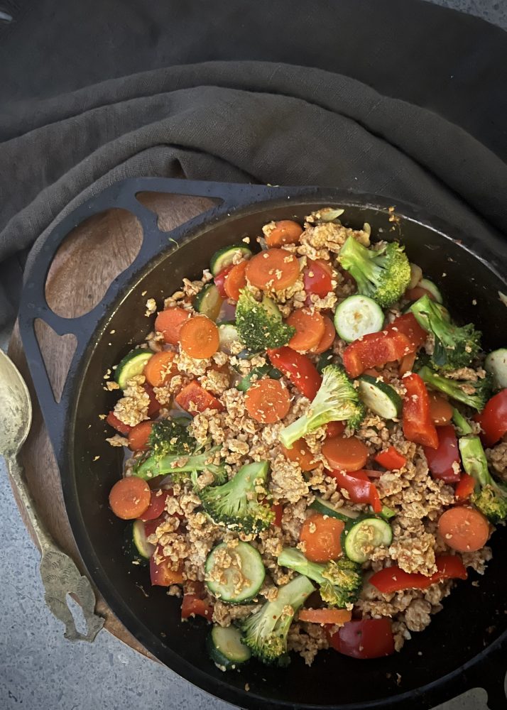 This Red Curry Chicken Stir Fry is a perfect mid-week meal when you need that perfect balanced meal of protein, veggies and some carbs. Not only is this stir fry quick and easy, it is very tasty and makes a colourful dish to enjoy!