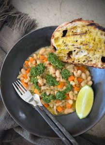 This White Bean Ragu with Salsa Verde is a budget friendly meal or breakfast. The ragu has a delicious combination of bacon and vegetables in a broth with white beans, simmered until soft and the flavours are nicely infused. The salsa verde is fresh and vibrant, both in colour and taste. This adds a real lift to the dish and a bright way to start the day!