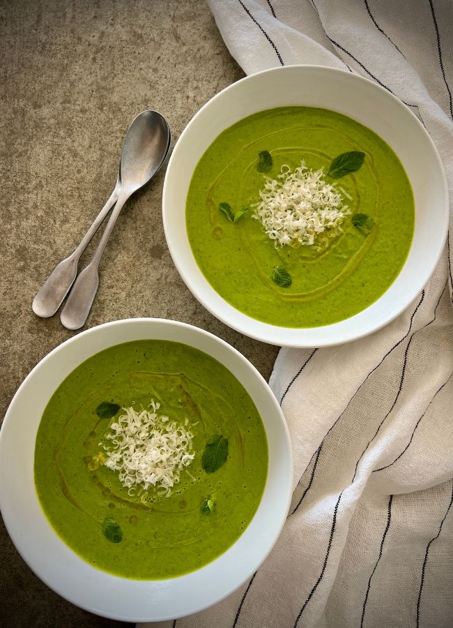 Minted Pea Soup is a budget friendly, delicious, super simple soup. While not uncommon to use peas, more ‘popular’ vegetables such as pumpkin, carrot or potato are what typically comes to mind for a vegetable based soup.