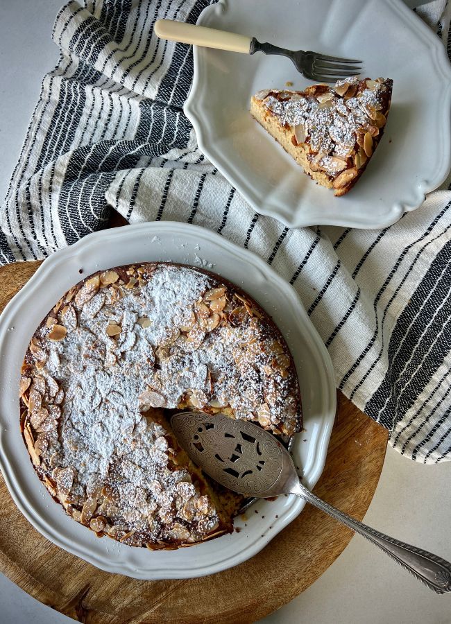 Gluten-free Italian almond cake topped with powdered sugar—a moist, nutty, and elegant dessert.