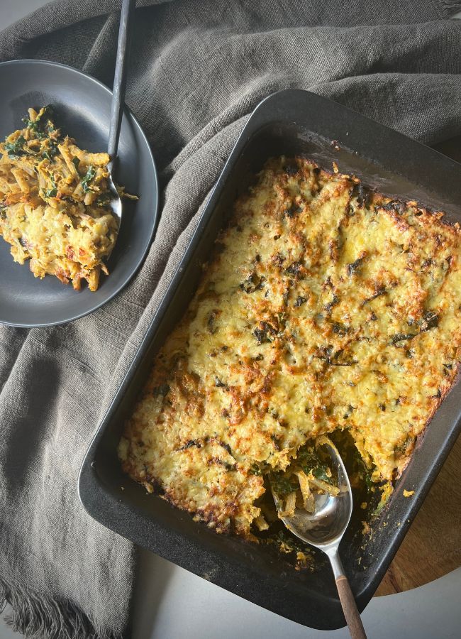 This pumpkin tuna pasta bake is a deliciously creamy and satisfying dish that’s perfect for family dinners or meal prep. Combining roasted pumpkin and onion with tender pasta and protein-rich tuna, it’s a wholesome one-dish meal that’s easy to whip up.