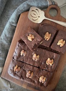 Healthy Grain-Free Brownie made with black beans, cacao & maple syrup. A delicious nutrient-packed treat that's gluten, nut & dairy-free.