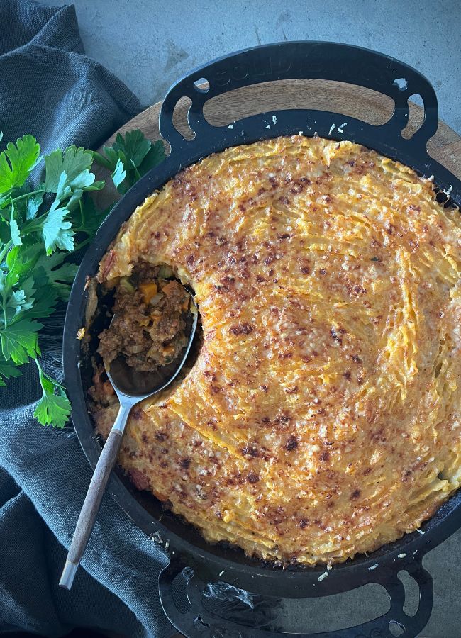 My mum's Shepherd's Pie recipe is a truely healthy, hearty and delicious meal that is packed full of nourishing vegetables and spices.