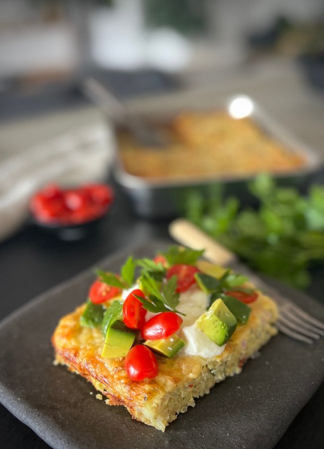 This high-protein savoury quinoa breakfast bake is a nutritious and delicious start to the day. Perfect for meal prep and easy to customise!