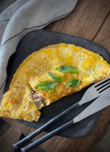 This quick tuna omelette is a protein-packed meal that’s perfect for breakfast, lunch or dinner. A handful of ingredients & ready in minutes.