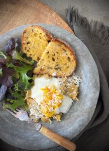 These curried scrambled eggs with kimchi are a fast, gut-loving breakfast that’s packed with flavour and goodness.