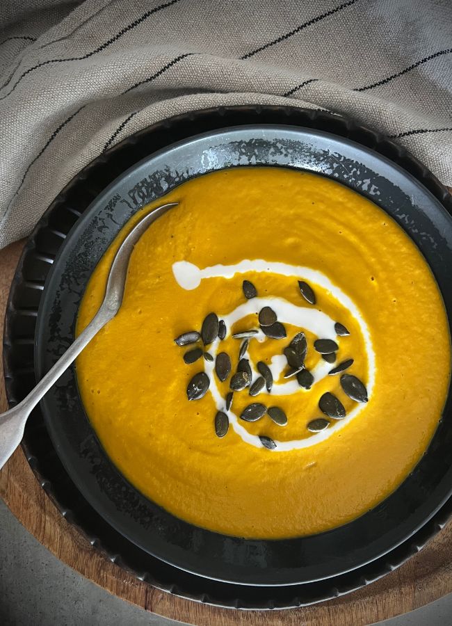 This nourishing creamy lentil pumpkin soup is packed with fibre, plant-based protein and anti-inflammatory turmeric. It’s simple to make too!