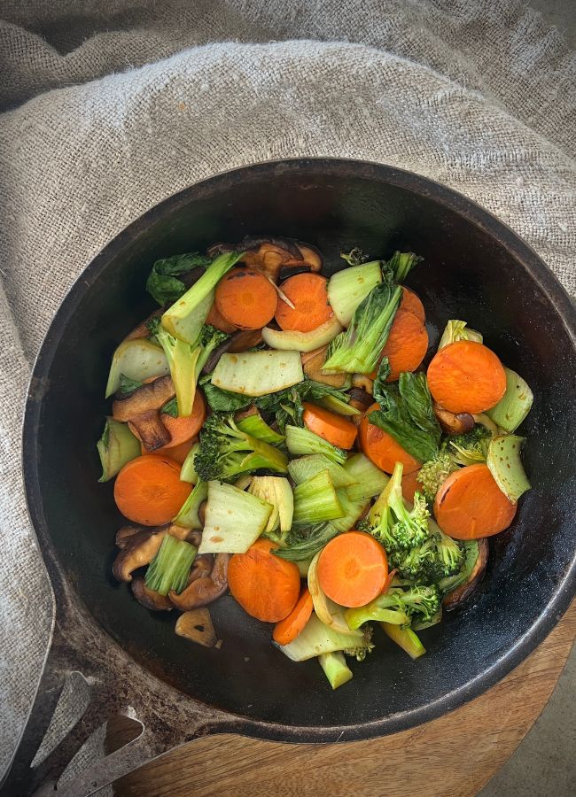This simple veggie stir-fry is a quick, fibre-rich side dish - perfect paired with grilled protein for a nutritionally balanced lunch.