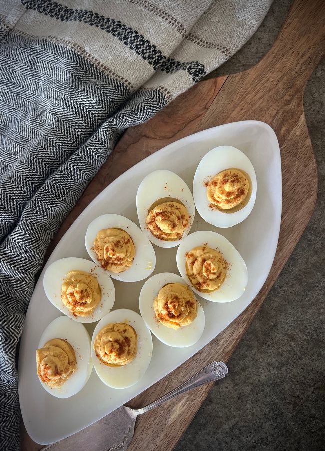 A simple, creamy devilled eggs recipe made with Dijon, sriracha and apple cider vinegar. A nourishing, protein-rich canapé!