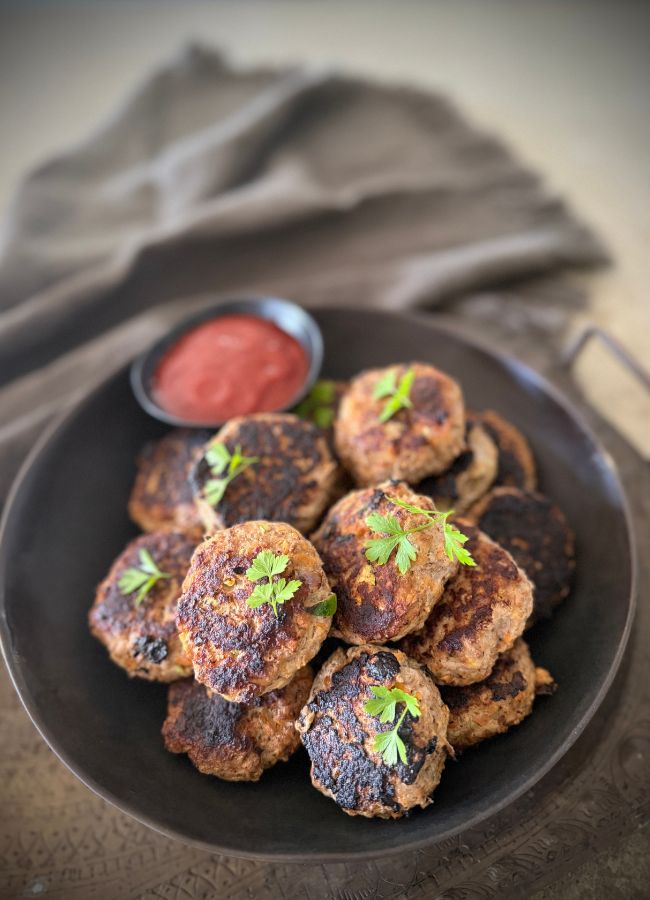 These easy beef rissoles are a quick, family-friendly dinner made with hidden veggies for extra nourishment. Great for meal prep & lunchboxes.