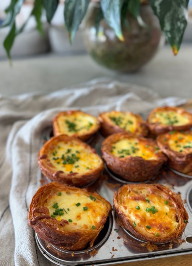 Easy egg cruffins made with croissants, eggs and simple fillings. A quick, protein-rich breakfast or lunchbox recipe in under 30 minutes.