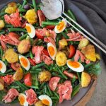 Crispy potato salmon niรงoise is a really delicious, balanced, protein and fibre-rich whole food salad for easy meals.