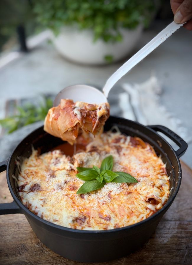 This Easy Lasagne Soup made in one pot with beef, vegetables and pasta. A comforting, protein-rich family dinner with all the flavours.
