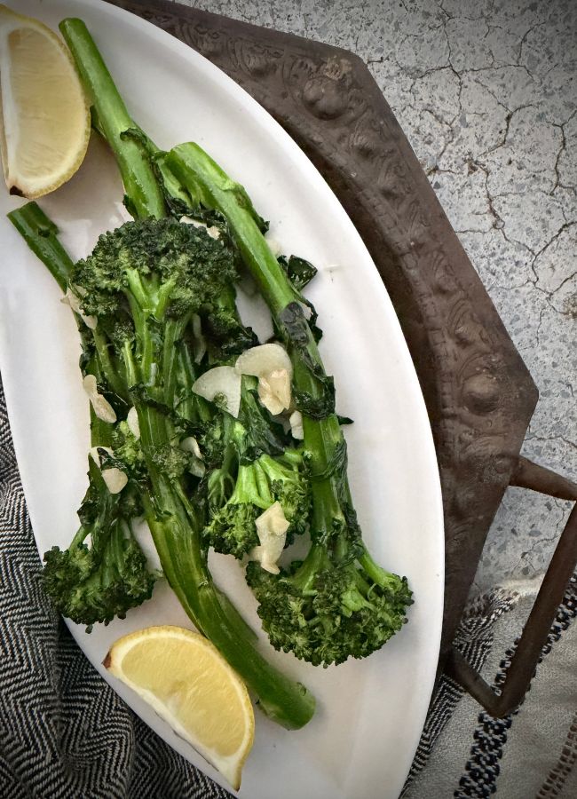 Garlic broccolini with lemon and stock is a quick, healthy vegetable side dish that’s simple, nutritious and full of flavour.